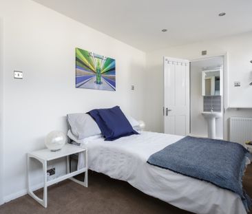 Stubbington Avenue Room 6 (2nd floor back) - Photo 2