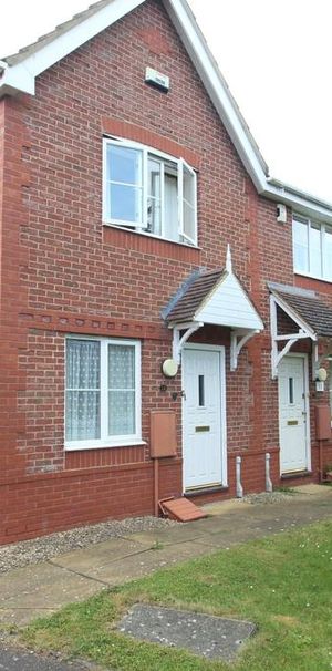 2 bedroom end of terrace house to rent - Photo 1