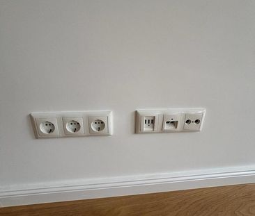 Zentrale, hochwertig kernsanierte Wohnung mit zwei Zimmern und neue... - Foto 1