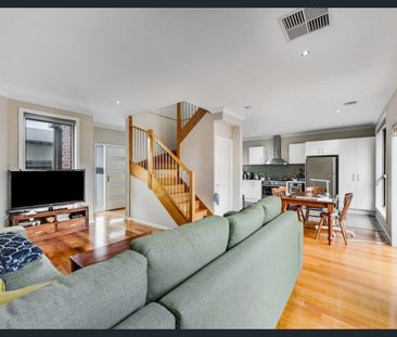 LIGHT, BRIGHT AND GREAT LOCATION - Photo 2