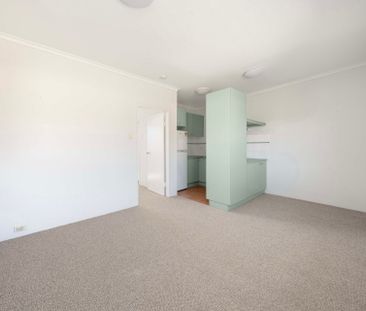 Charming One Bedroom - Unfurnished. - Photo 4