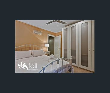 Fully Furnished Charming Character Townhouse - Photo 3