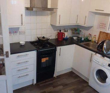 Room in a Shared House, Plashet Grove, E6 - Photo 5
