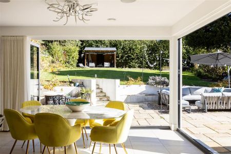 6 bedroom detached house to rent - Photo 5