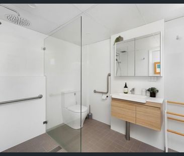 Two bedroom unit - Centrally Located - Photo 6