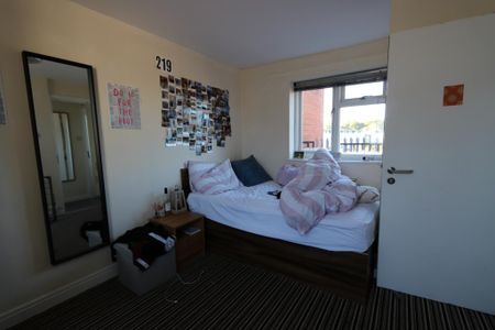 4 bedroom flat to rent - Photo 4