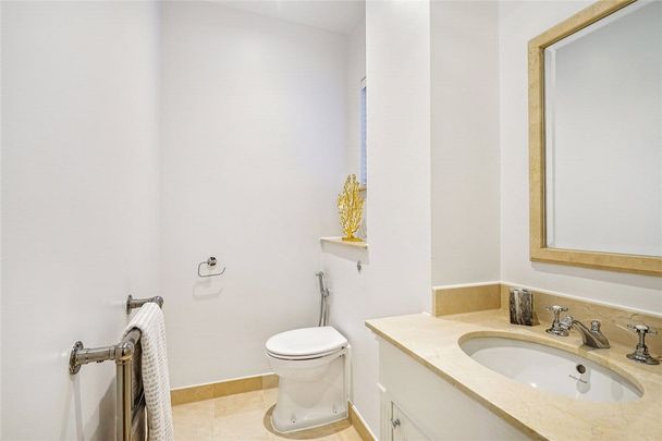 A three bedroom apartment of approximately 1,808 square feet. - Photo 1