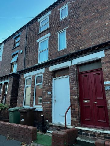 Wesley Street Room 5 - Photo 3