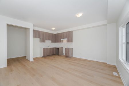 For Lease - 16 Ravenscraig Place, Innisfil, Ontario - Photo 3