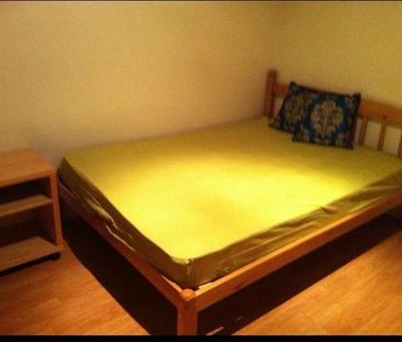 Room in a Shared Flat, Busby House, SW16 - Photo 1