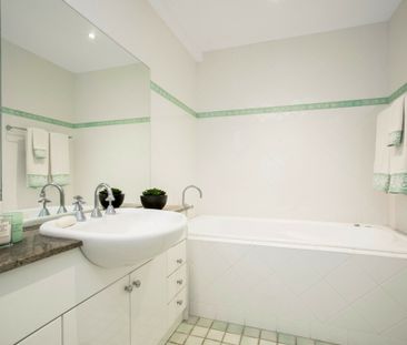 Relaxed Pittwater Lifestyle in a Low-Maintenance Modern Home - Photo 6