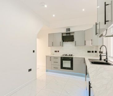2 bedroom end of terrace house to rent - Photo 2