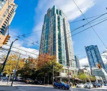 Spacious & Updated 2 BD & 2 BA in the Heart of Vibrant Downtown Van... - Photo 1