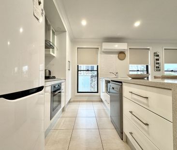 Charming Coastal Retreat in Blue Bay - Photo 5