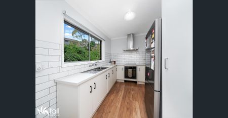 Modern, low maintenance city fringe living - Photo 4