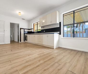 Spacious Family Home tucked away in a beautiful quiet street! - Photo 5