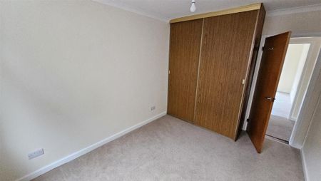 3 bedroom detached bungalow to rent - Photo 3