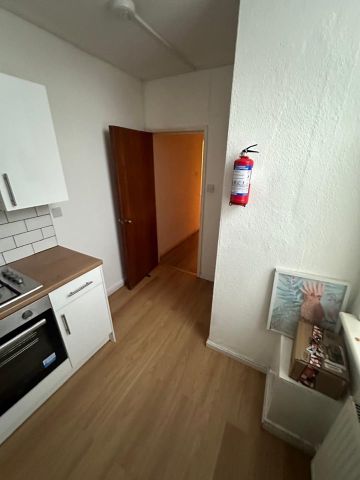 Studio Flat, Derwent Road West, L13 - Photo 4