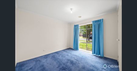 Spacious Sunny 3 Bedroom Home in Prime Cranbourne East Location - Photo 5
