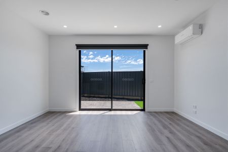 Comfort & Style - Photo 2