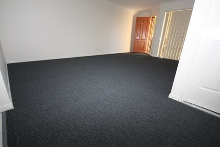 TOWNHOUSE - LIGHT BRIGHT & AIRY - Photo 1