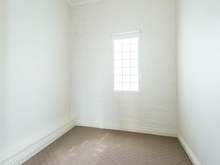 STYLISH URBAN LIVING IN THE HEART OF RICHMOND - Photo 4