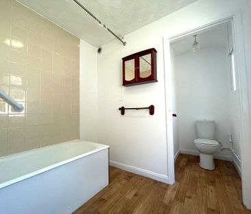 3 bedroom terraced house to rent - Photo 5