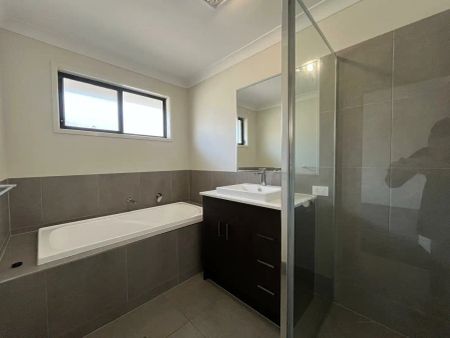 “Family Home + comfort and style $570PW will increase to $590” - Photo 4