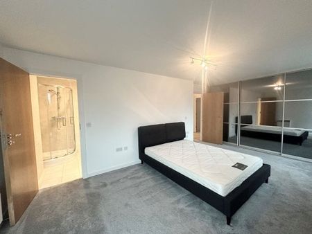 River Crescent, Nottingham, NG2 - Photo 3