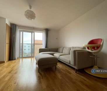 2 bedroom flat to rent - Photo 2