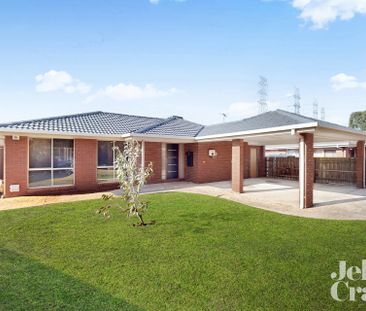 12 Barellan Close, St Albans - Photo 1