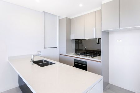 Unfurnished 3-Bed I Corner Unit I Pool & Gym - Photo 4