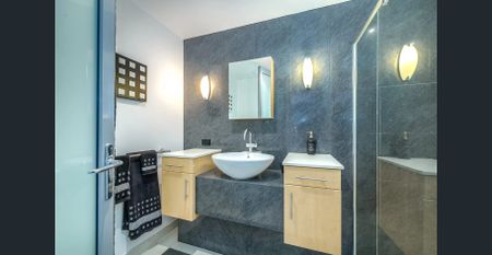 LUXURY FULLY FURNISHED WATERFRONT APARTMENT - Photo 2