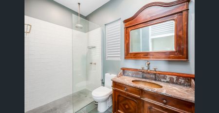 EXECUTIVE FRENCH CHÂTEAU RESIDENCE - Photo 2