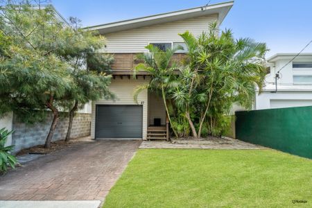 Five Bedroom + Study Fully Furnished Coastal Home � 6 Month Lease available - Photo 5