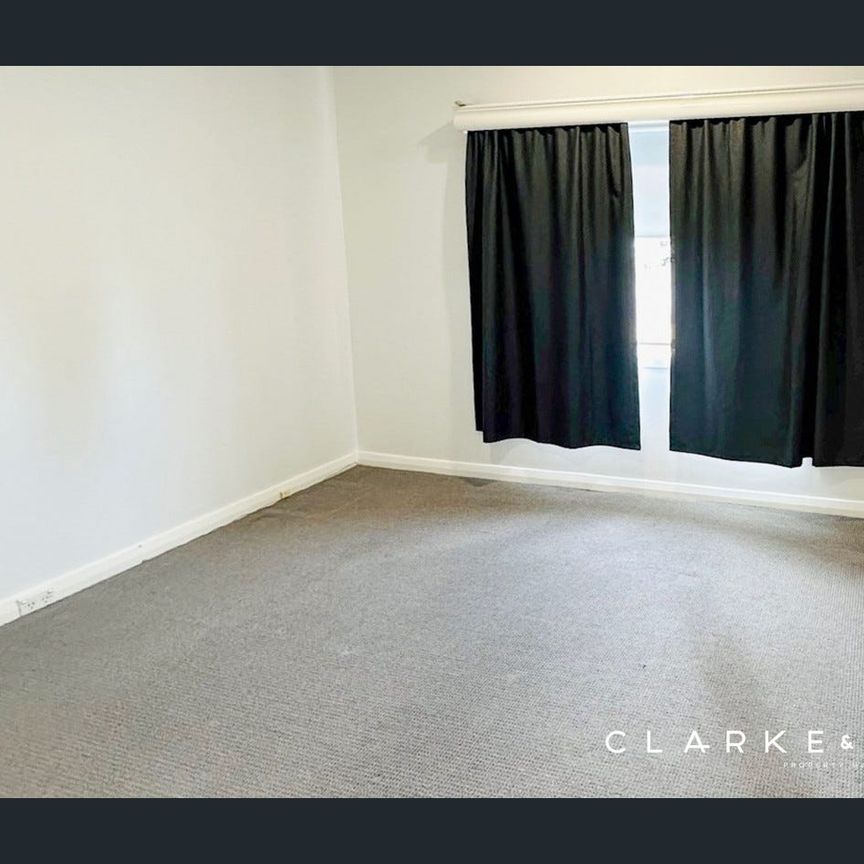 GREAT LOCATION WITH EASY FAMILY LIVING! - Photo 1