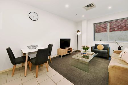 Bright 1-bedroom apartment near St Paul's Cathedral, Melbourne - Photo 3