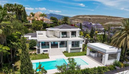 Luxury Villa for rent in Benahavís, Andalusia - Photo 4