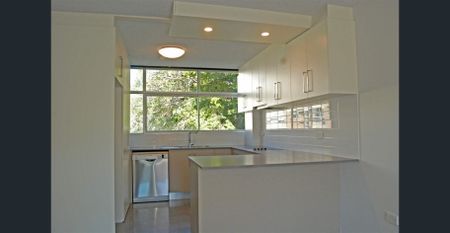 One Bedroom in Stunning Elizabeth Bay - Photo 5