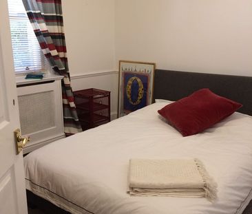 Room in a Shared House, Coral Row, SW11 - Photo 6