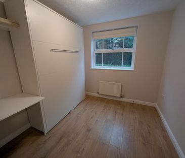 3 bedroom Flat To Let - Photo 5