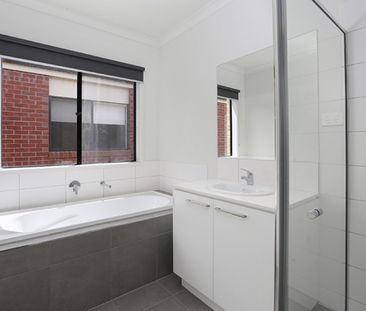 PERFECT FAMILY HOME - Photo 4