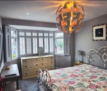 Room in a Shared House, Pennine Drive, NW2 - Photo 2