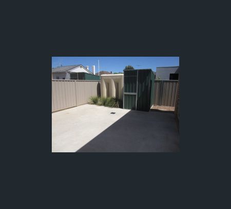 2/24 Ophir Street, Golden Square, Vic 3555 - Photo 3
