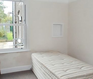 One-Bedroom House share - Photo 2