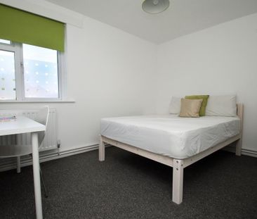 3 bedroom apartment to rent - Photo 4