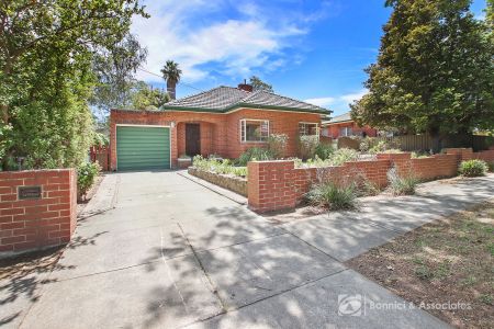 318 Mount Street, East Albury - Photo 2