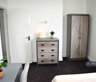 1 bedroom in a house share to rent - Photo 4
