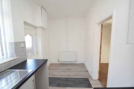 2 bedroom terraced house to rent - Photo 4