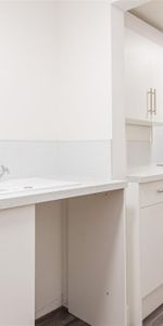 1 bed Room To Let - Photo 3
